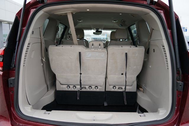 Used 2021 Chrysler Pacifica Touring-L image 7