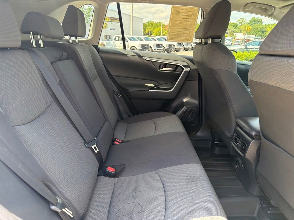 Used 2021 Toyota RAV4 XLE w/ Convenience Package FWD image 28