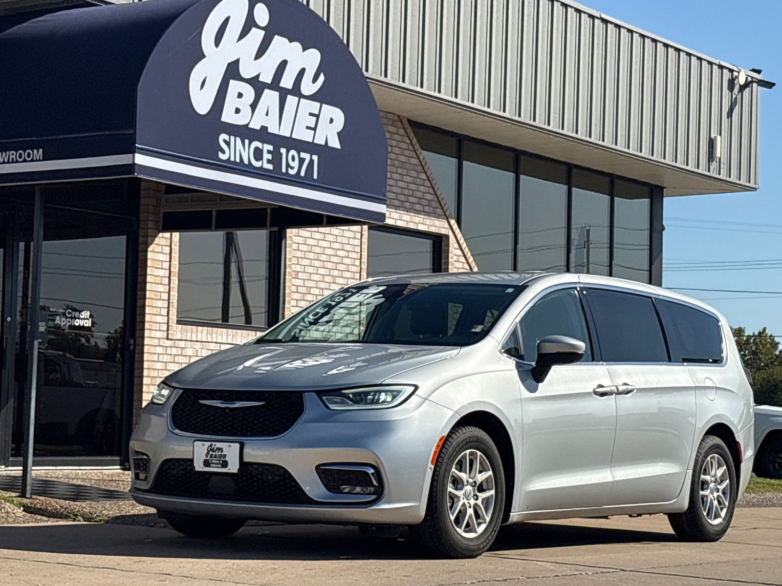 Used 2023 Chrysler Pacifica Touring-L