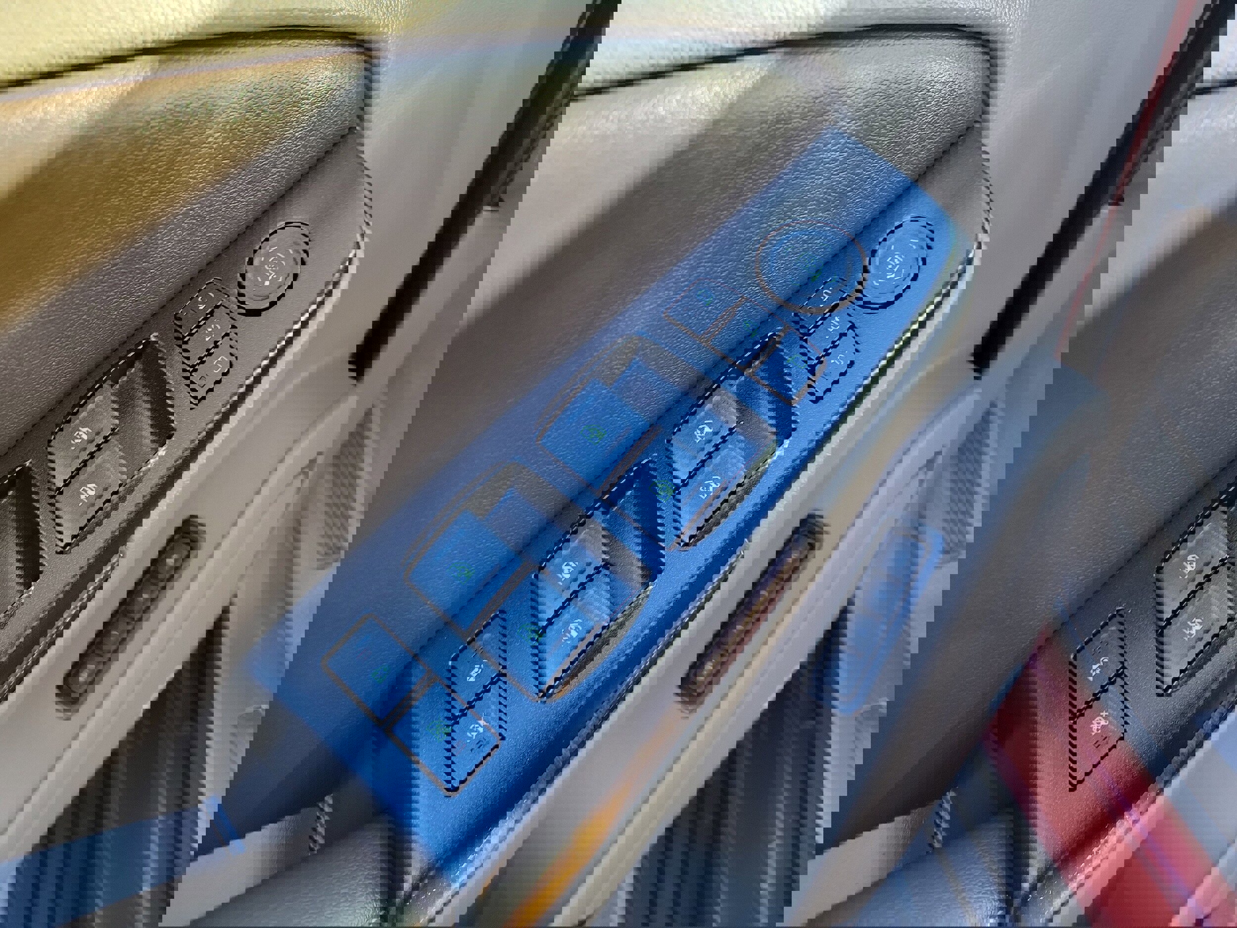 Used 2018 Chevrolet Suburban LT w/ Luxury Package image 20