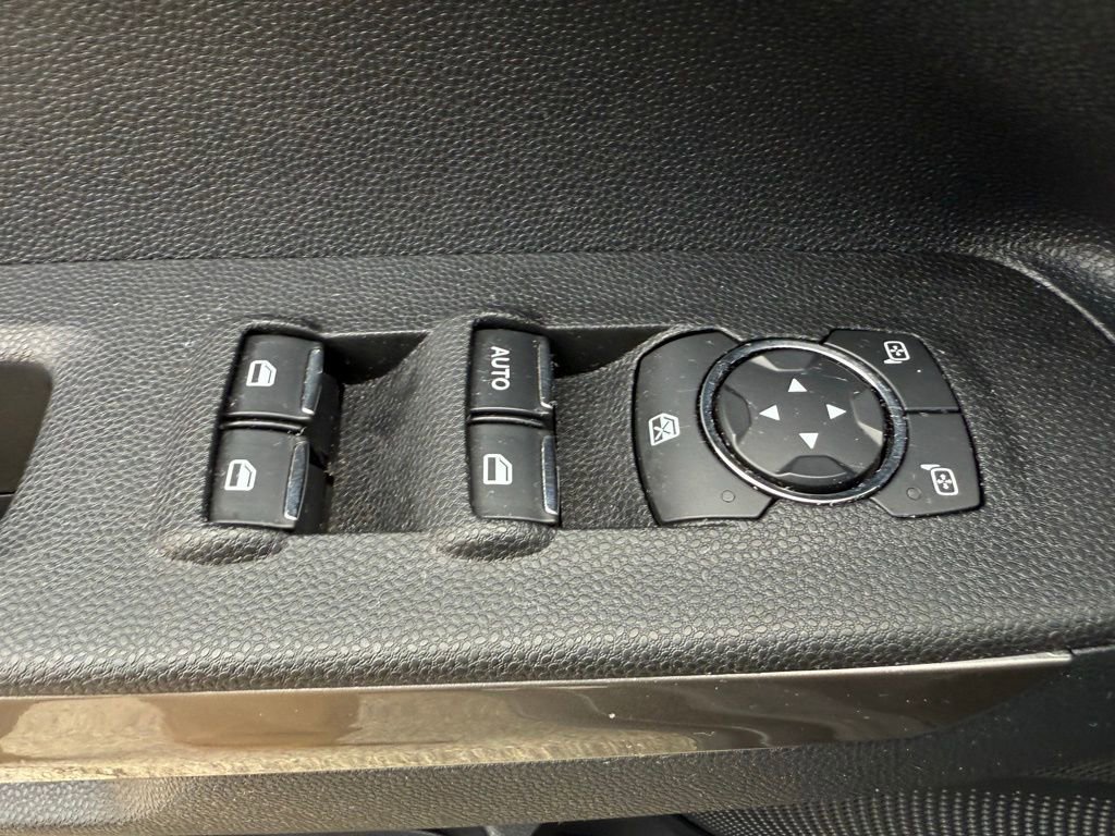 Certified 2021 Ford EcoSport SE image 21