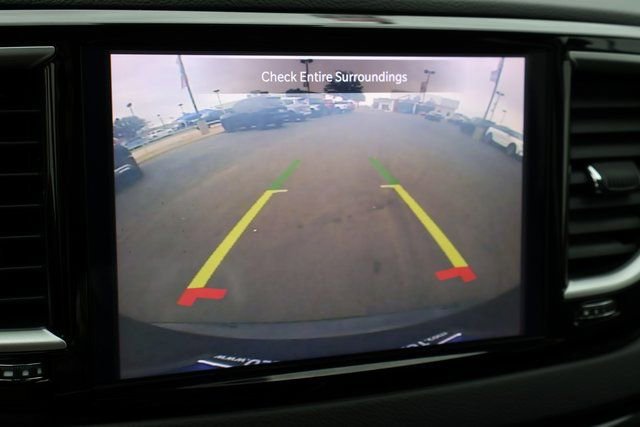 Used 2024 Chrysler Pacifica Touring-L image 6
