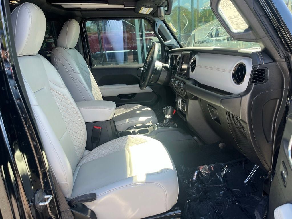 Used 2023 Jeep Wrangler Unlimited Sahara AWD/4WD image 22