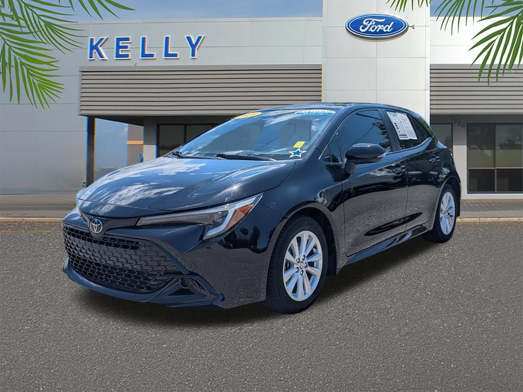 Used 2025 Toyota Corolla SE FWD image 2