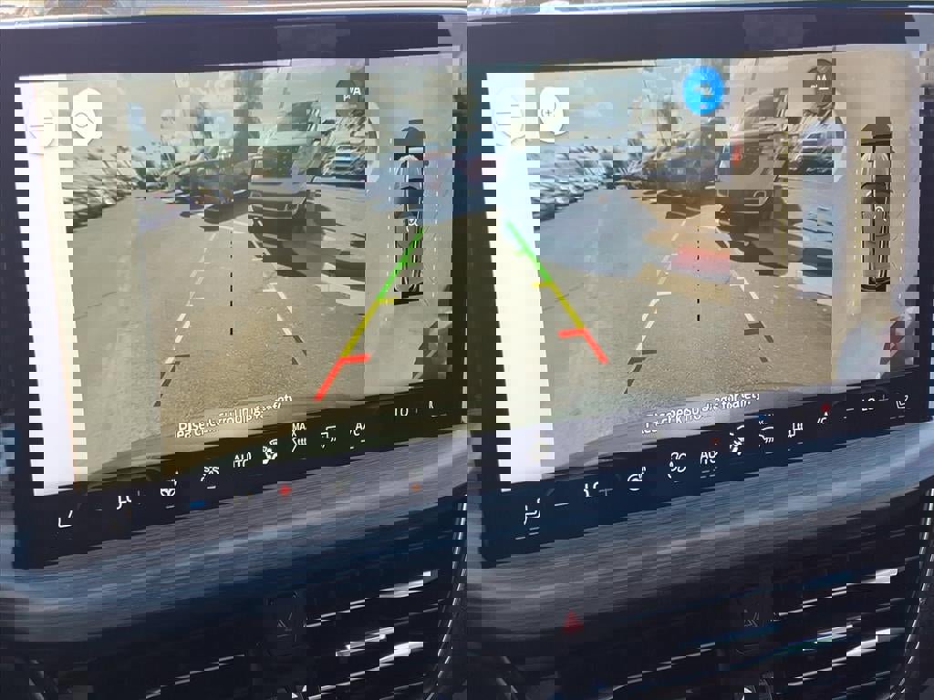 Certified 2023 Ford Escape Platinum w/ Class II Trailer Tow Package image 24