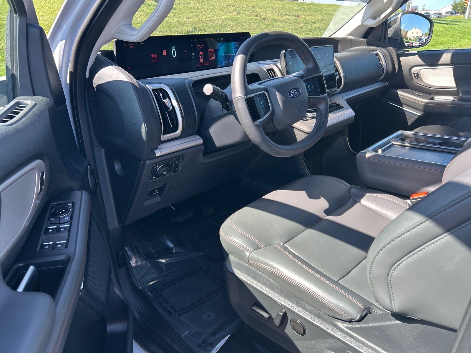 Certified 2025 Ford Expedition Active AWD/4WD image 5