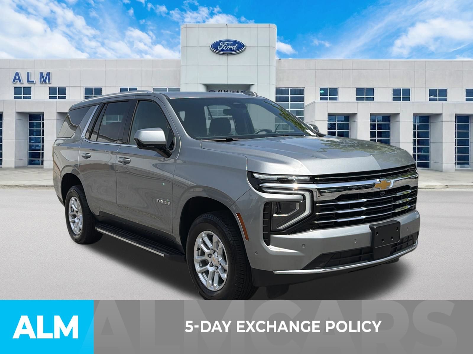 Used 2025 Chevrolet Tahoe LT AWD/4WD image 3