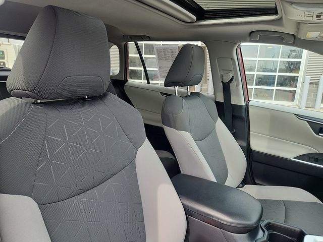 Used 2020 Toyota RAV4 XLE w/ Convenience Package image 32