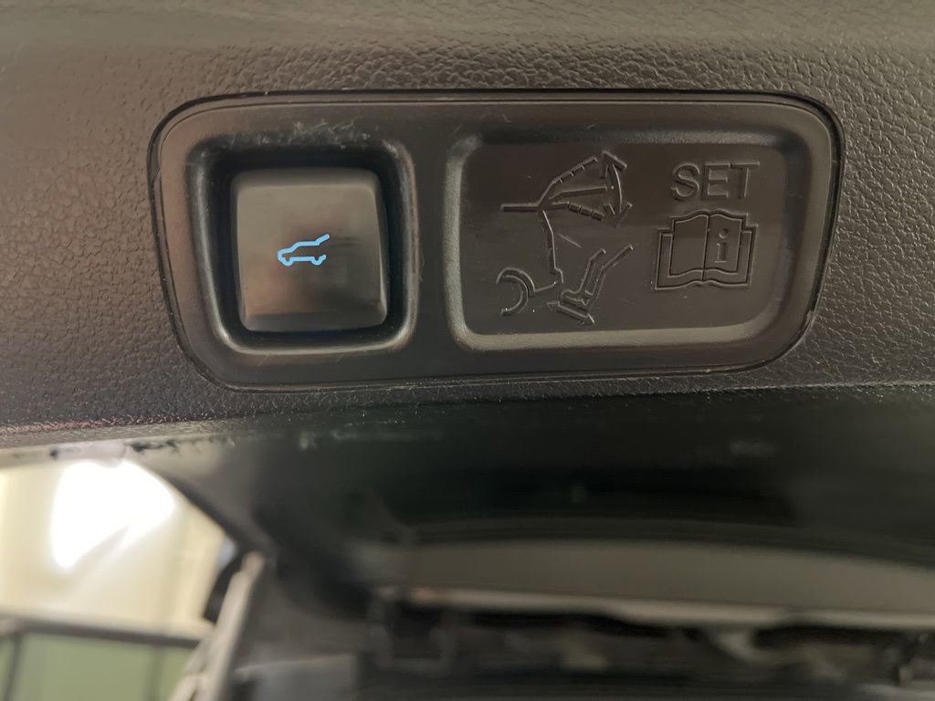 Certified 2020 Ford Expedition XLT w/ Equipment Group 202A AWD/4WD image 38