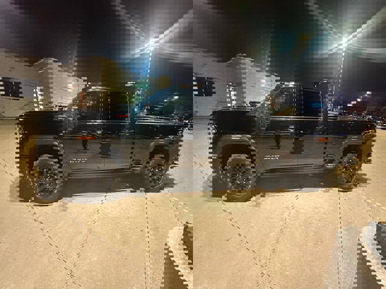 Used 2024 GMC Sierra 2500 AT4 w/ AT4 Premium Plus Package image 2