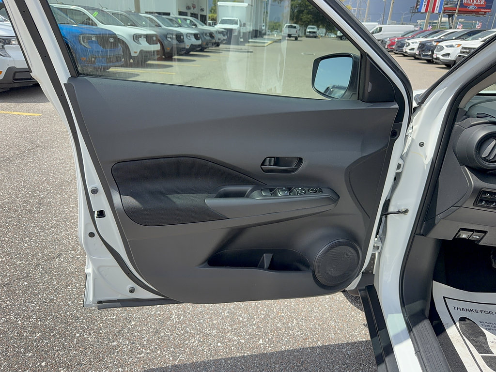 Used 2022 Nissan Kicks S FWD image 8
