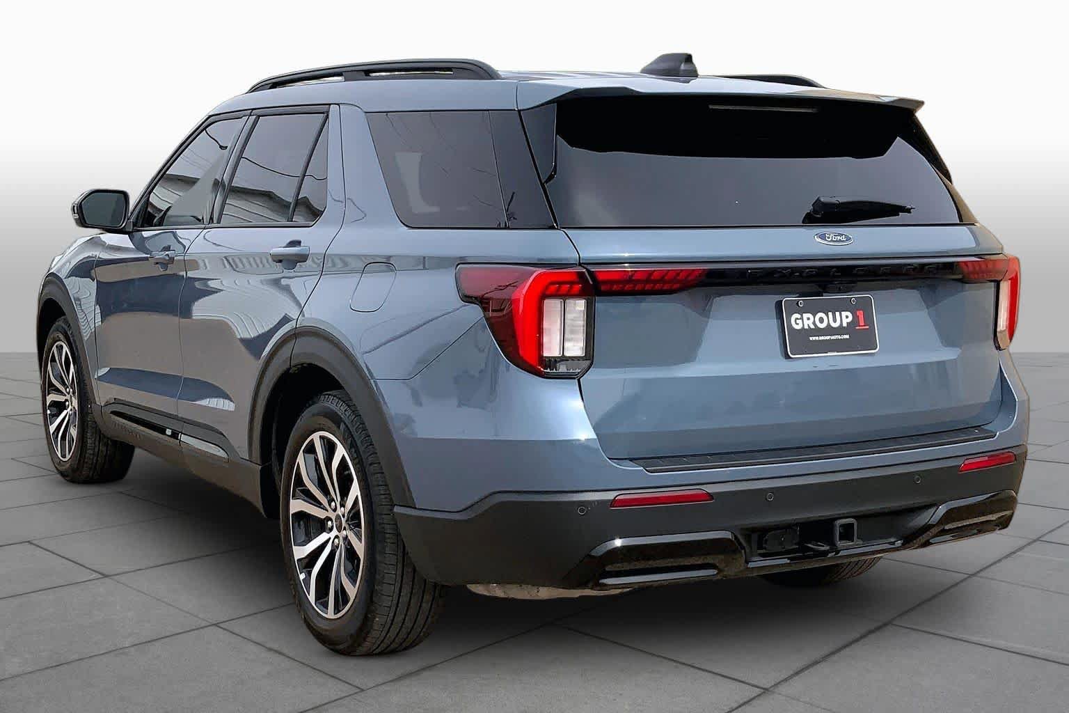 Certified 2025 Ford Explorer ST-Line w/ Premium Package RWD image 12