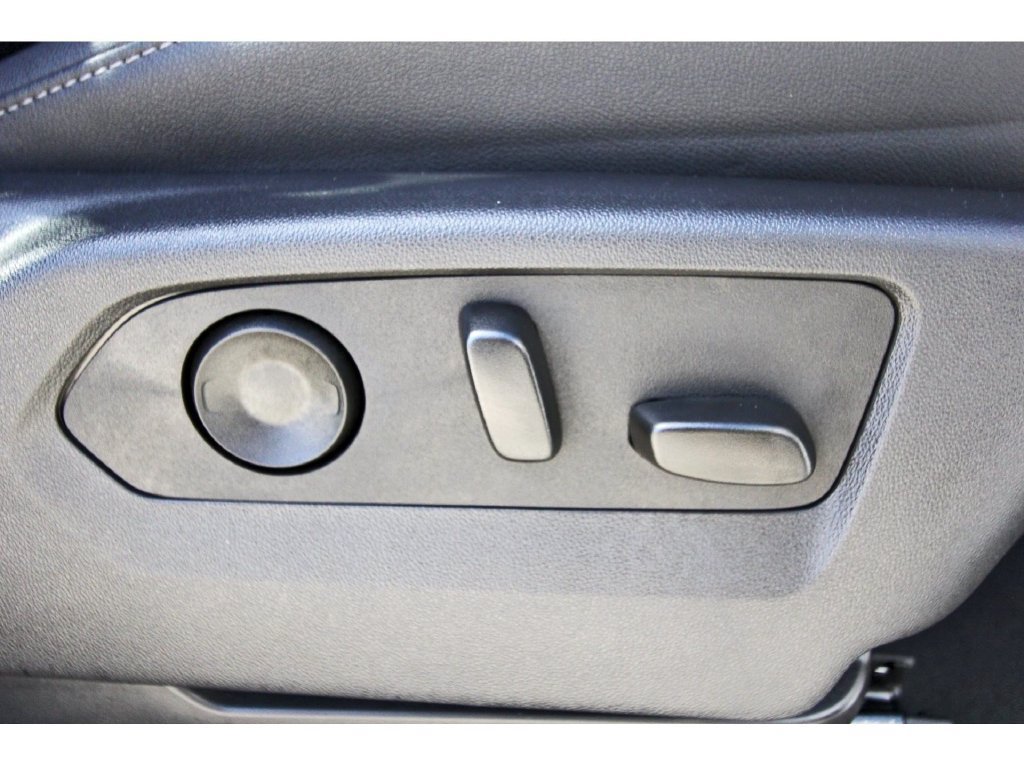 Used 2025 Chevrolet Silverado 1500 LTZ AWD/4WD image 34