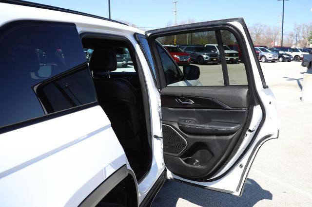 Used 2022 Jeep Grand Cherokee Altitude AWD/4WD image 30
