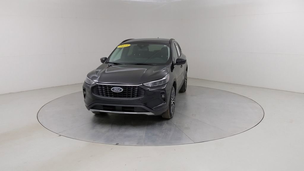 Certified 2025 Ford Escape SE w/ Class II Trailer Tow Package FWD image 8