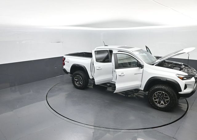 Used 2024 Chevrolet Colorado ZR2 w/ Safety Package AWD/4WD image 38