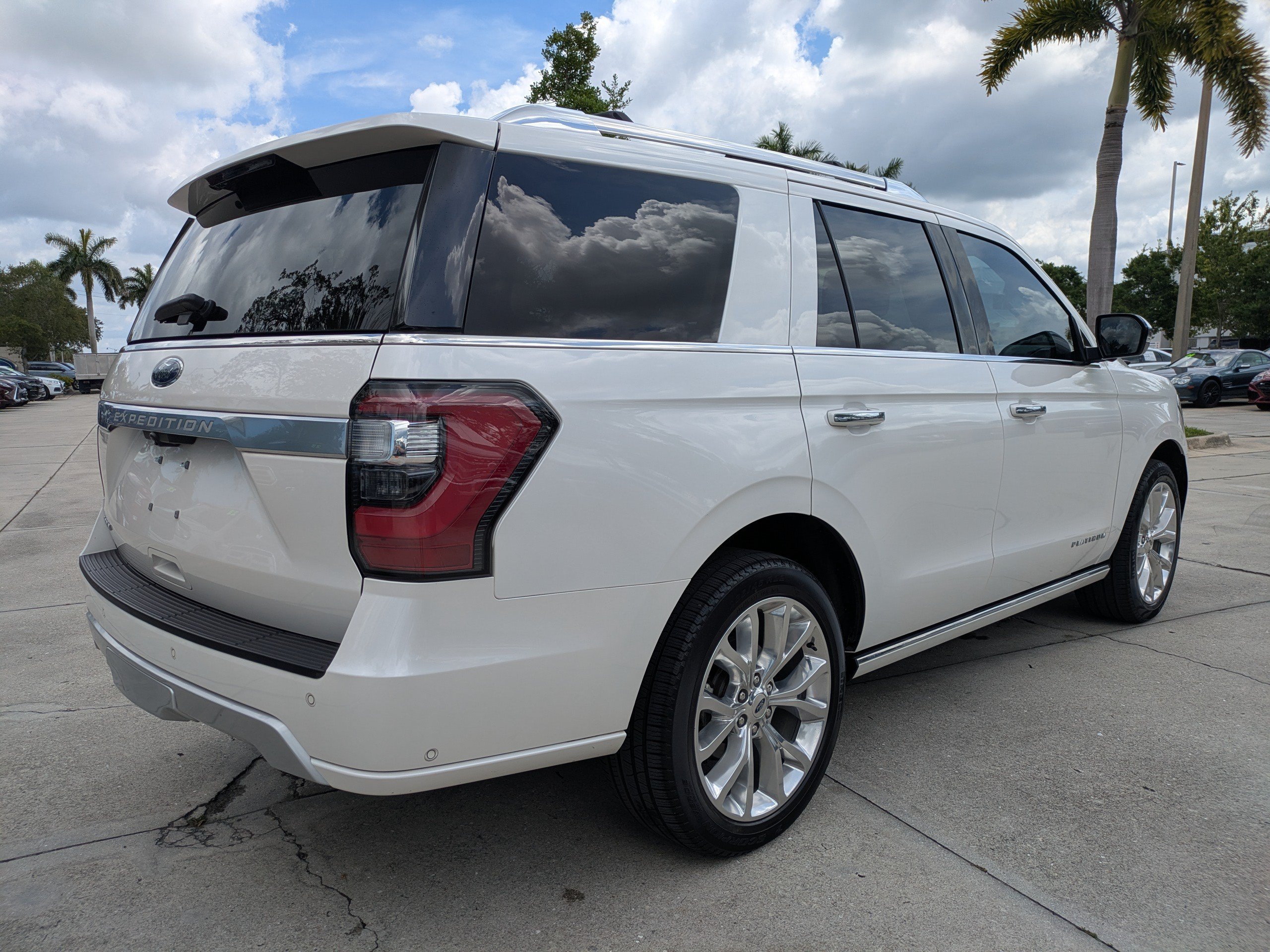 Certified 2019 Ford Expedition Platinum RWD image 4