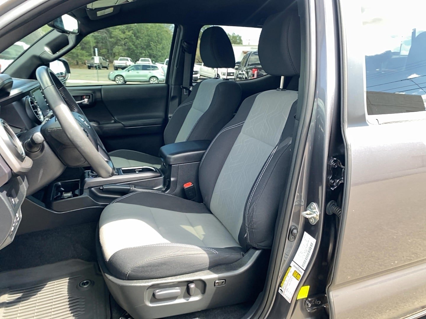 Used 2020 Toyota Tacoma TRD Sport w/ Technology Package AWD/4WD image 12