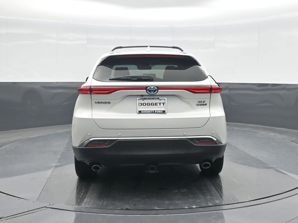 Used 2022 Toyota Venza XLE image 5