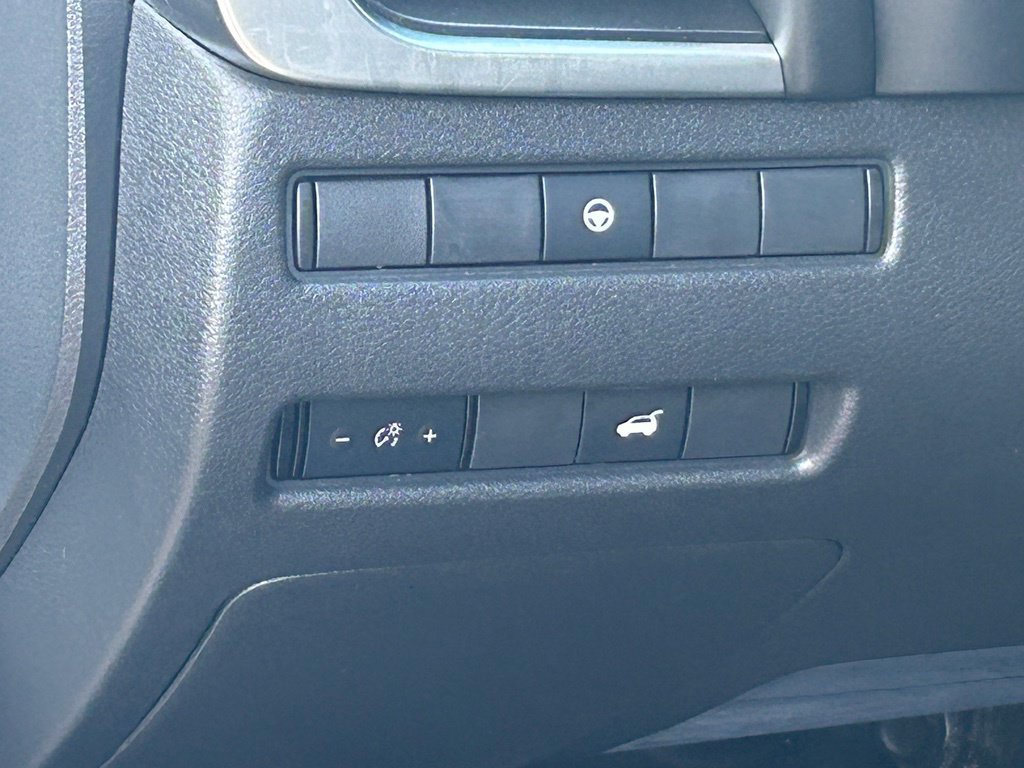 Used 2022 Nissan Rogue SV w/ SV Premium Package FWD image 35