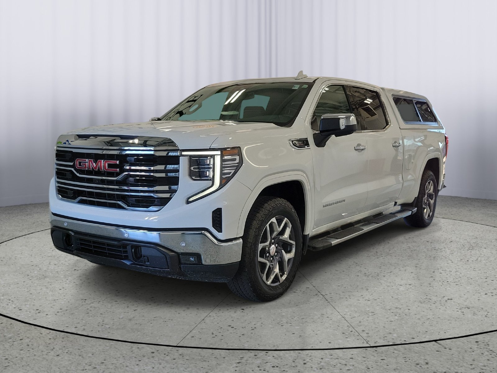 Used 2025 GMC Sierra 1500 SLT w/ SLT Premium Plus Package AWD/4WD image 4
