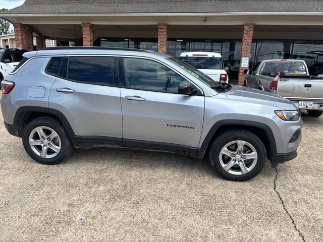 Used 2024 Jeep Compass Latitude AWD/4WD image 7