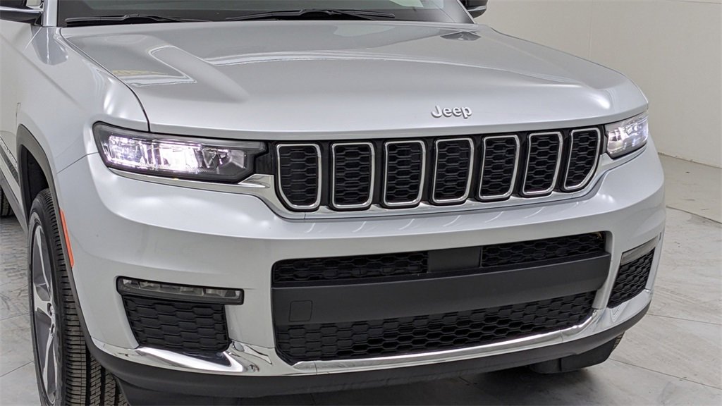 Used 2025 Jeep Grand Cherokee L Limited image 43