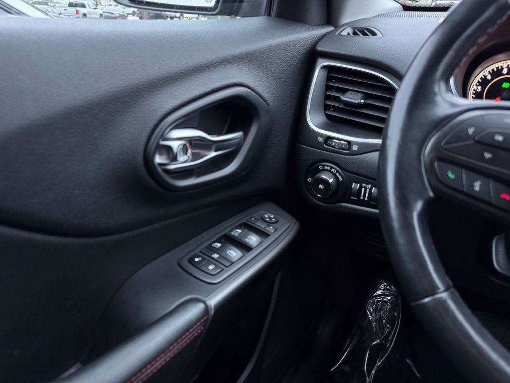 Used 2020 Jeep Cherokee Trailhawk w/ Cold Weather Group AWD/4WD image 38