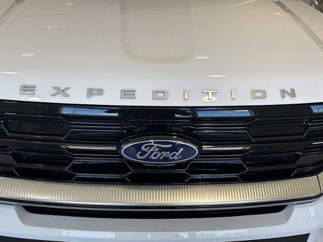Certified 2025 Ford Expedition Platinum w/ Driver's Package AWD/4WD image 30