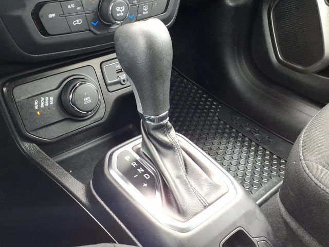 Used 2023 Jeep Renegade Latitude AWD/4WD image 27