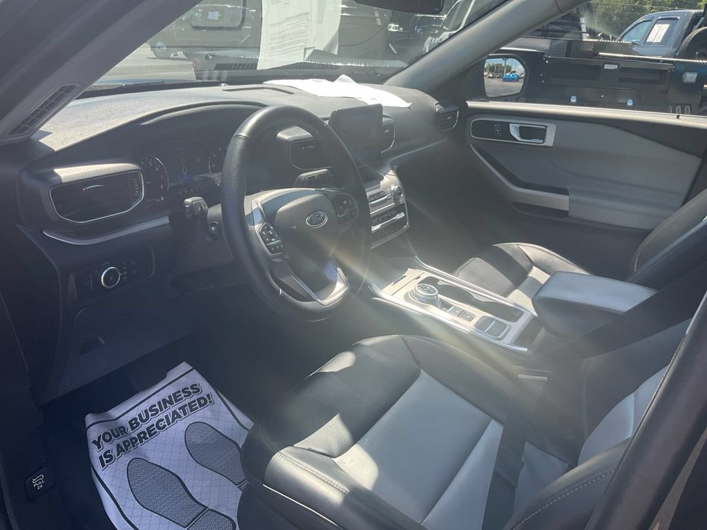 Certified 2024 Ford Explorer XLT w/ Equipment Group 202A RWD image 15