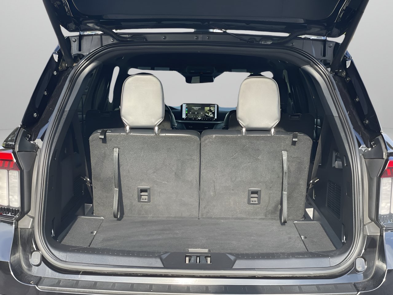 Certified 2025 Ford Explorer ST-Line w/ Premium Package RWD image 8