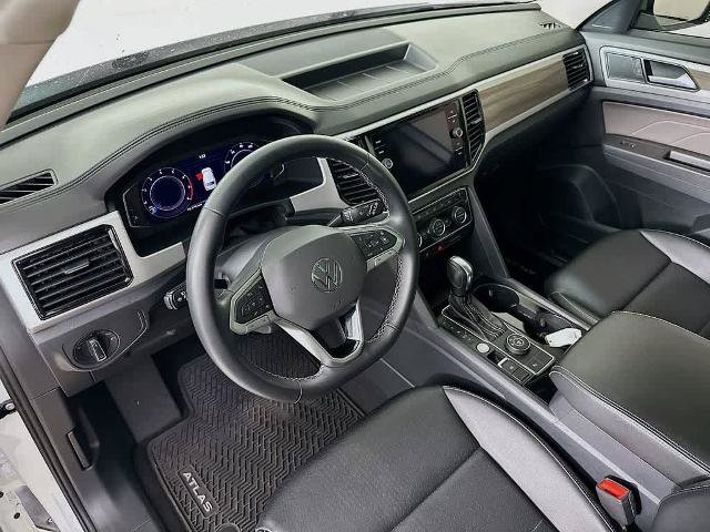 Used 2022 Volkswagen Atlas SEL AWD/4WD image 2