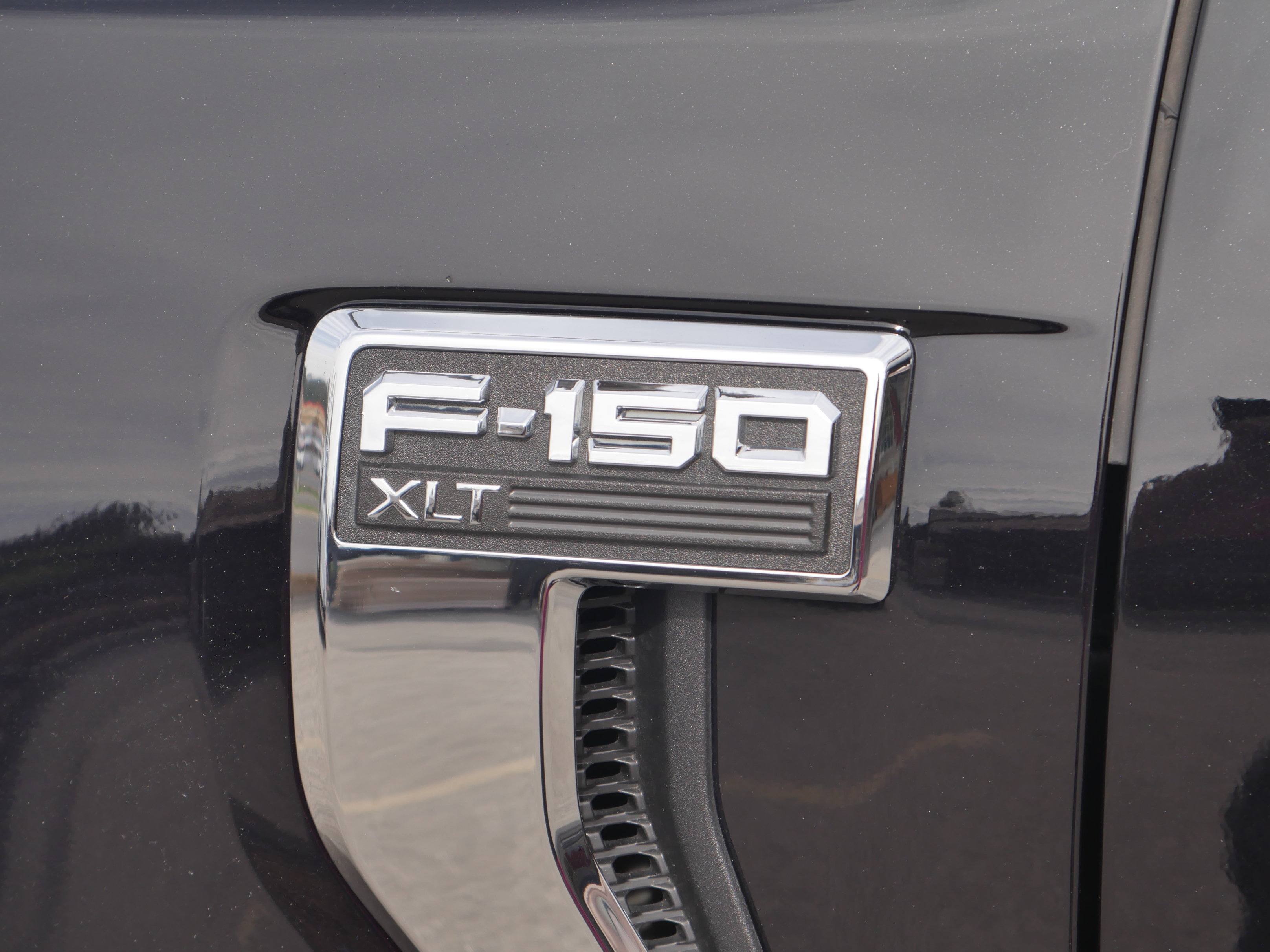 Certified 2023 Ford F150 XLT w/ XTR Package AWD/4WD image 15