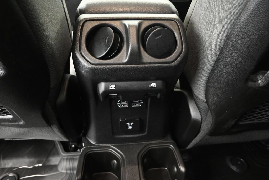 Used 2025 Jeep Wrangler Unlimited Rubicon w/ Convenience Group AWD/4WD image 19