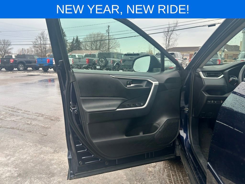 Used 2021 Toyota RAV4 XLE image 11