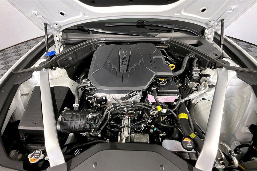 Used 2025 Genesis G70 2.5T RWD image 9