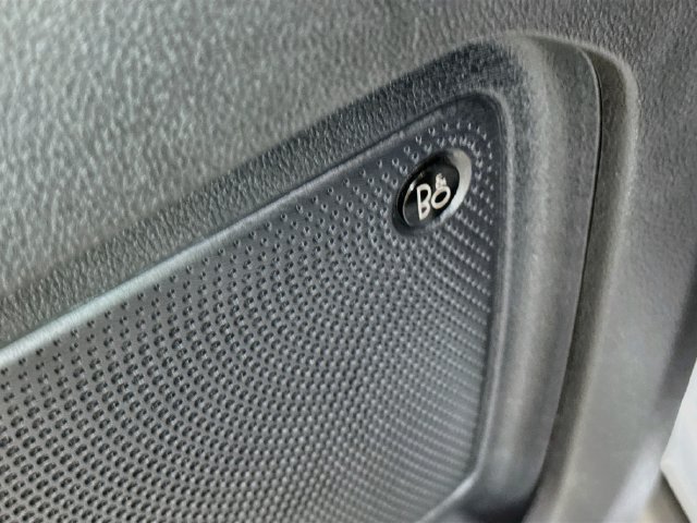 Certified 2025 Ford Escape SE w/ PHEV Premium Package FWD image 19