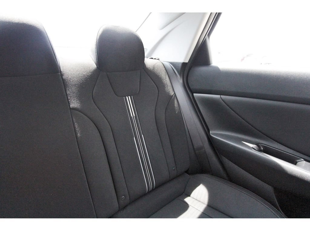 Used 2022 Hyundai Elantra SEL w/ Convenience Package FWD image 13