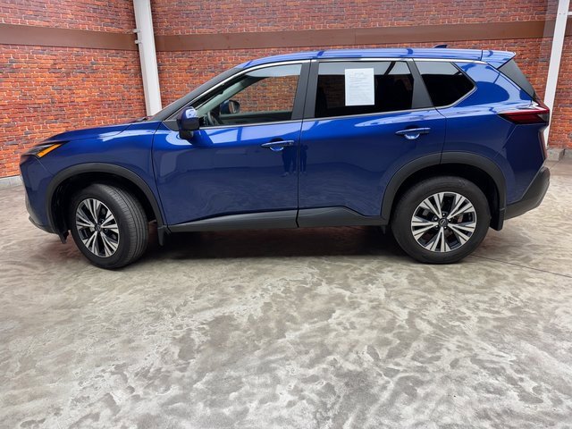 Used 2023 Nissan Rogue SV image 2