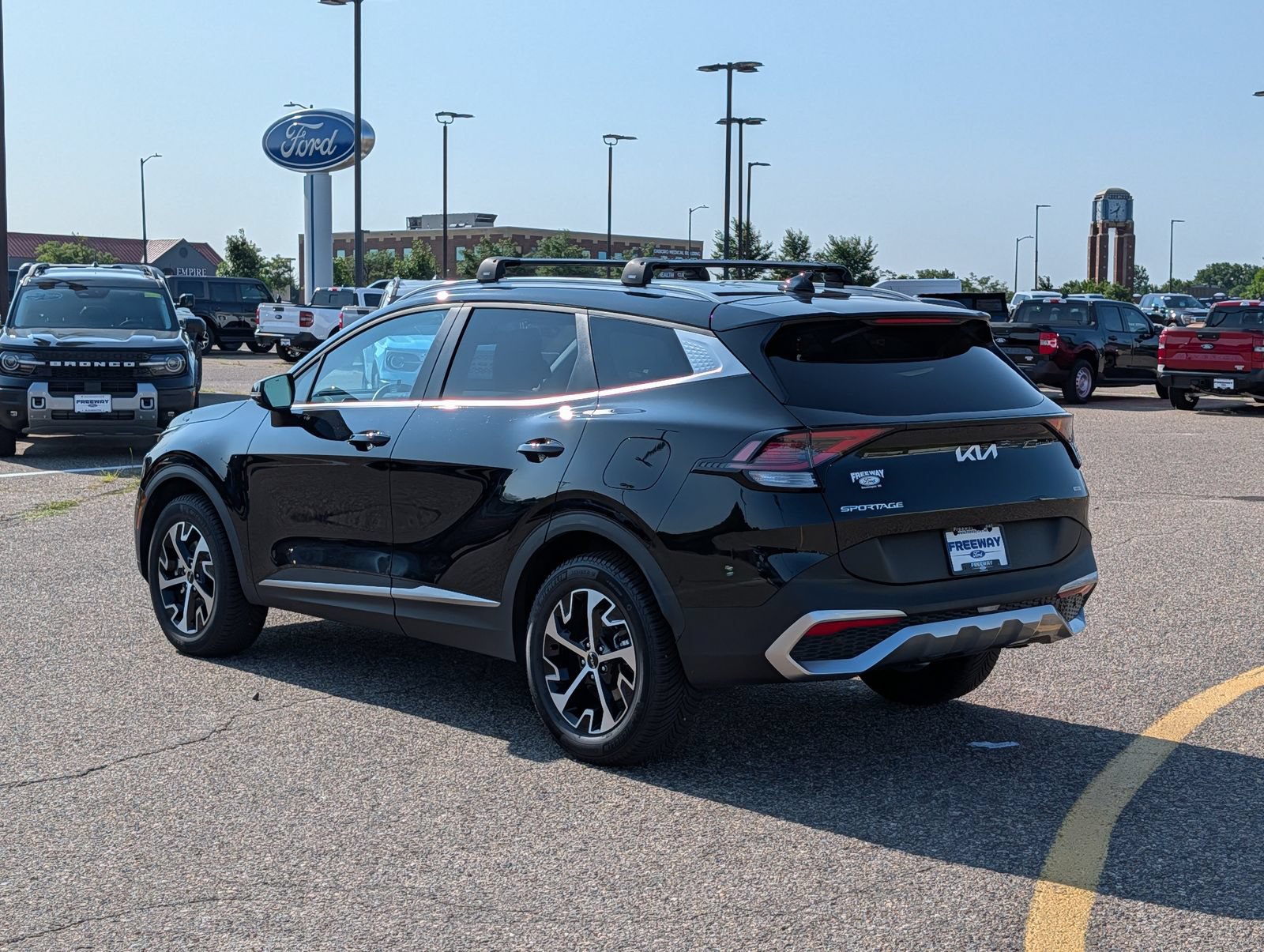 Used 2023 Kia Sportage EX AWD/4WD image 3