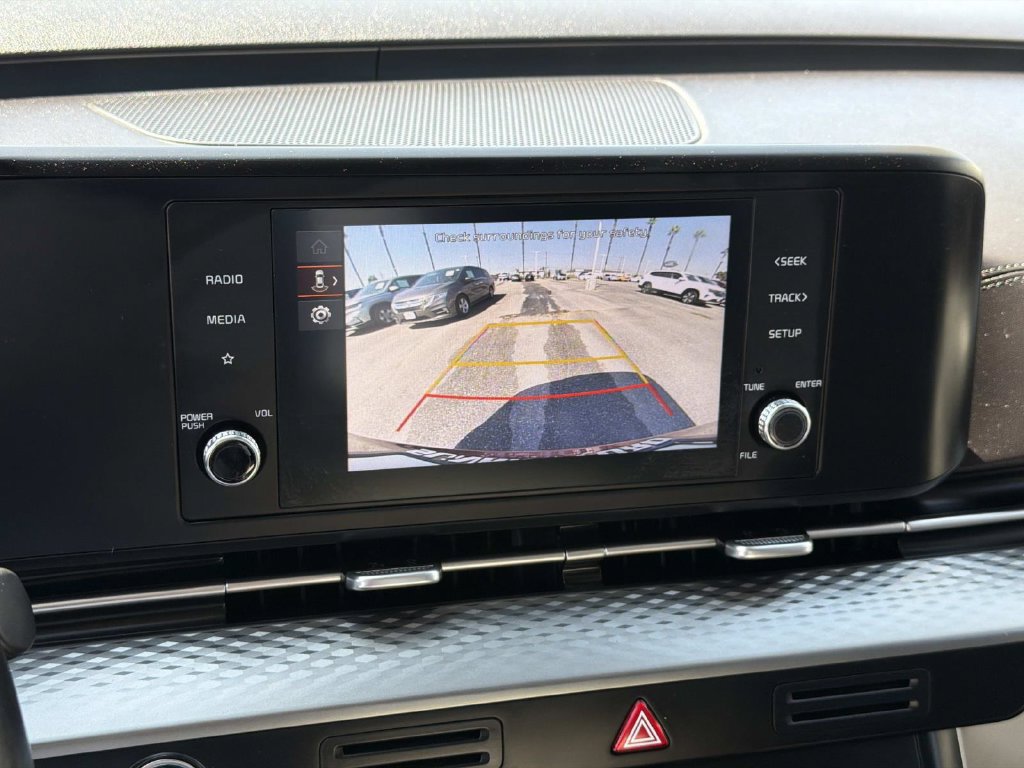 Used 2023 Kia Carnival LX FWD image 27