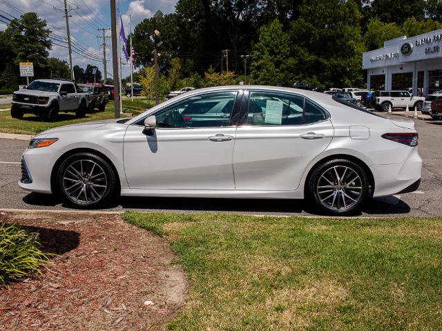 Used 2022 Toyota Camry XLE FWD image 3