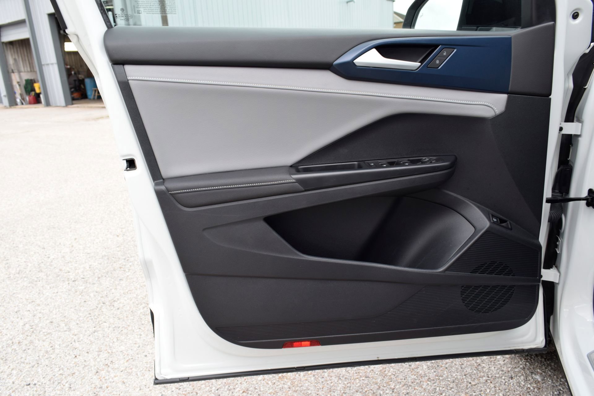 Used 2024 Volkswagen Taos SE w/ Panoramic Sunroof Package FWD image 19