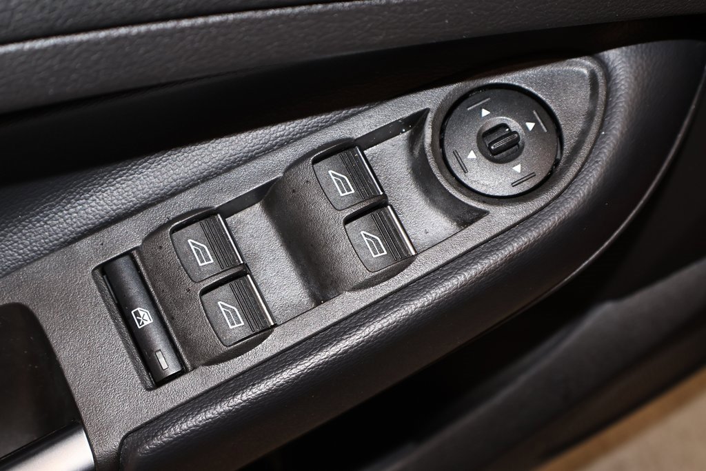 Certified 2019 Ford Escape SE image 9