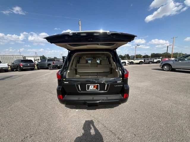 Used 2021 Lexus LX 570 4WD w/ Luxury Package image 17