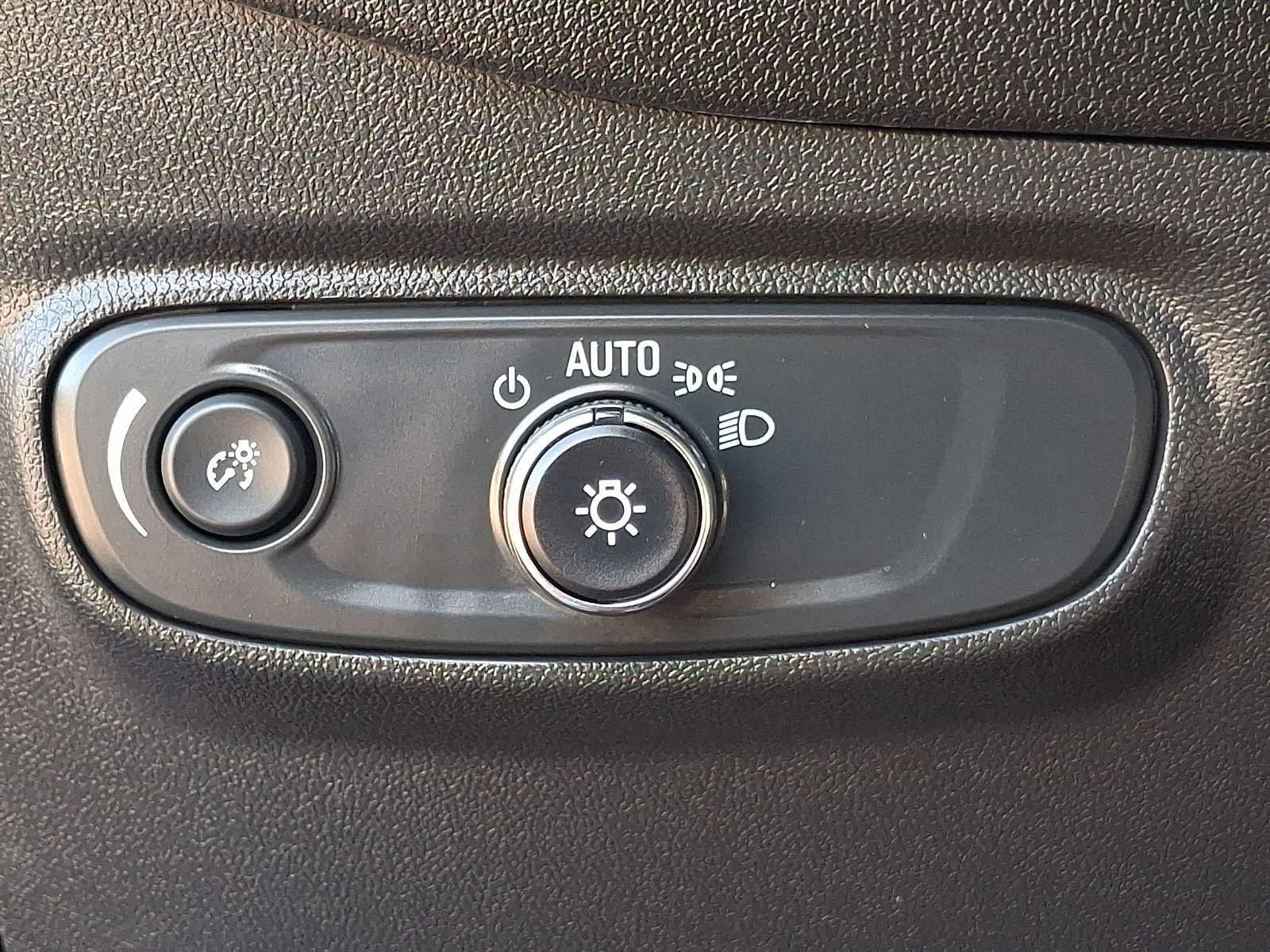 Used 2024 Chevrolet Equinox LS FWD image 24