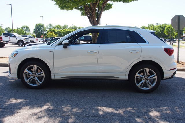 Used 2024 Audi Q3 2.0T Premium AWD/4WD image 2