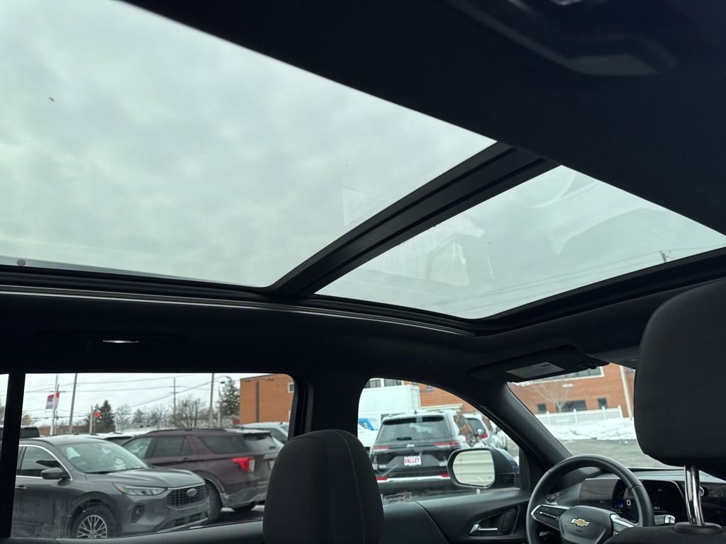 Used 2025 Chevrolet Equinox LT w/ Safety and Technology Package image 36