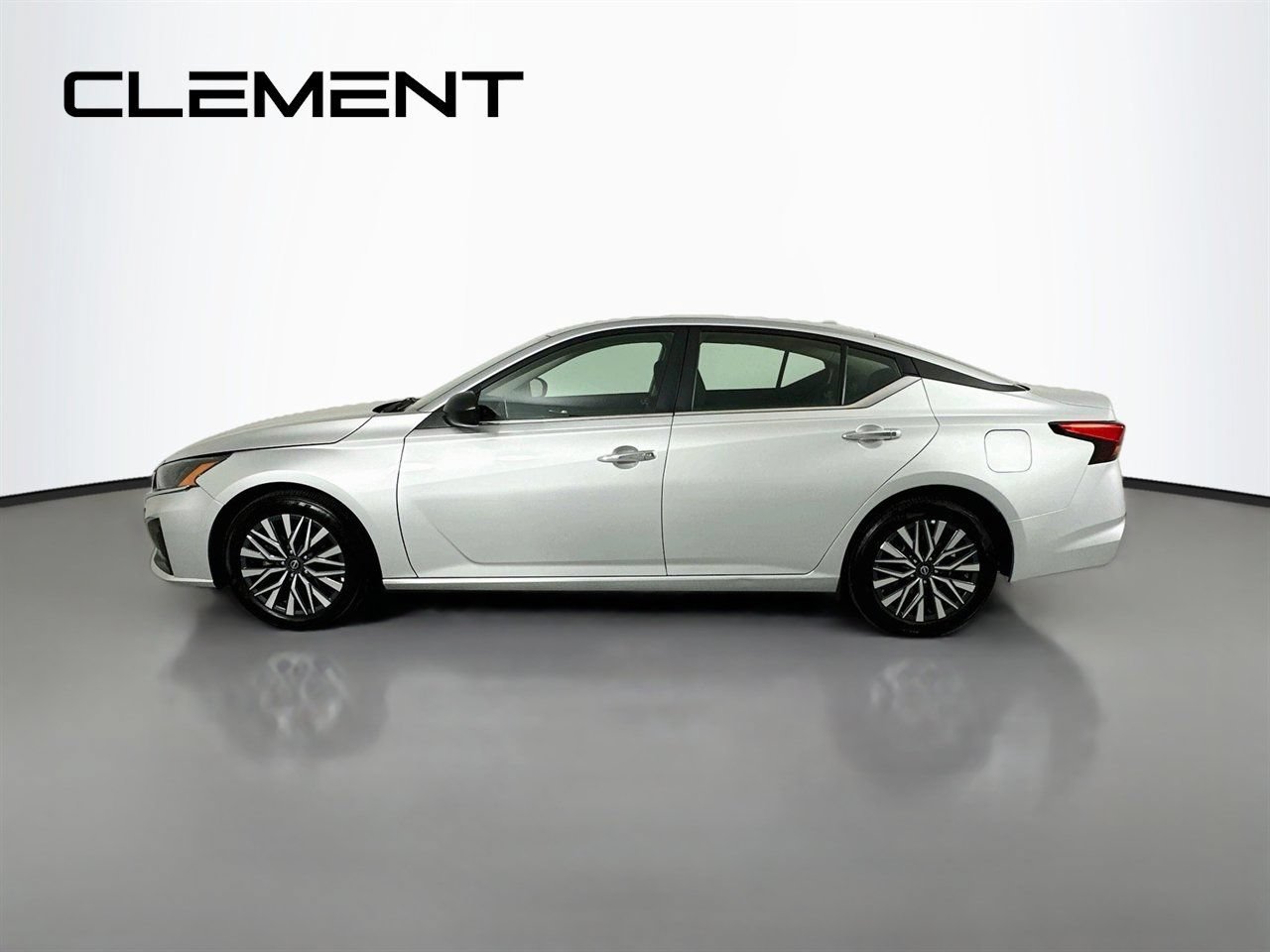 Used 2025 Nissan Altima 2.5 SV FWD image 6